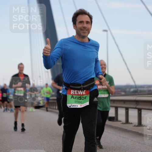 03.10.2025 - Köhlbrandbrückenlauf Jannik Wohlers http://msf.ph/oto/9137119 03.10.2025 15:24:56 Position 1 9566, 9618 meine-sportfotos.de