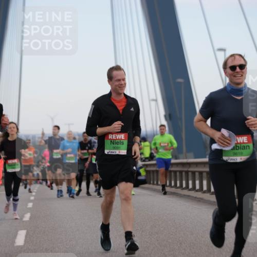 03.10.2025 - Köhlbrandbrückenlauf Jannik Wohlers http://msf.ph/oto/9137131 03.10.2025 15:24:57 Position 1 9483, 9091, 9619 meine-sportfotos.de