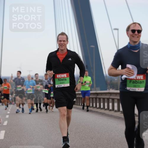 03.10.2025 - Köhlbrandbrückenlauf Jannik Wohlers http://msf.ph/oto/9137164 03.10.2025 15:24:57 Position 1 9483, 9091, 9619 meine-sportfotos.de
