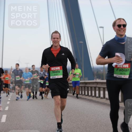 03.10.2025 - Köhlbrandbrückenlauf Jannik Wohlers http://msf.ph/oto/9137167 03.10.2025 15:24:57 Position 1 9483, 9091, 9619 meine-sportfotos.de