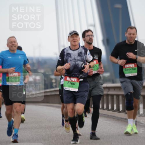 03.10.2025 - Köhlbrandbrückenlauf Jannik Wohlers http://msf.ph/oto/9137262 03.10.2025 15:25:01 Position 1 8813, 7805, 110, 7196, 7226 meine-sportfotos.de