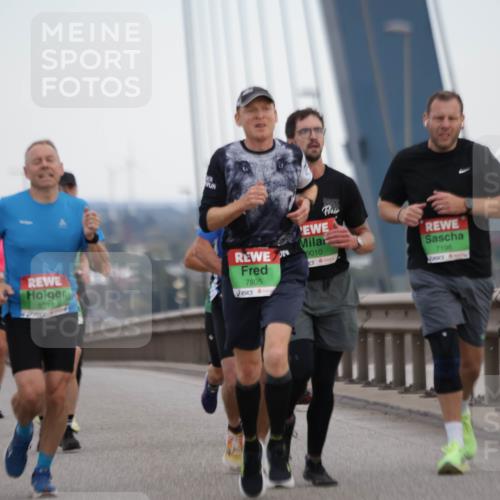 03.10.2025 - Köhlbrandbrückenlauf Jannik Wohlers http://msf.ph/oto/9137270 03.10.2025 15:25:01 Position 1 9010, 8813, 7805, 7196, 7206 meine-sportfotos.de