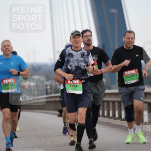 03.10.2025 - Köhlbrandbrückenlauf Jannik Wohlers http://msf.ph/oto/9137283 03.10.2025 15:25:01 Position 1 8813, 7805, 7196 meine-sportfotos.de