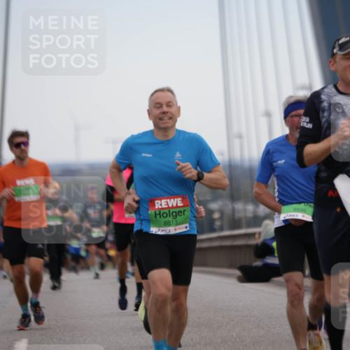 03.10.2025 - Köhlbrandbrückenlauf Jannik Wohlers http://msf.ph/oto/9137318 03.10.2025 15:25:02 Position 1 7284, 8813, 9596, 9010 meine-sportfotos.de
