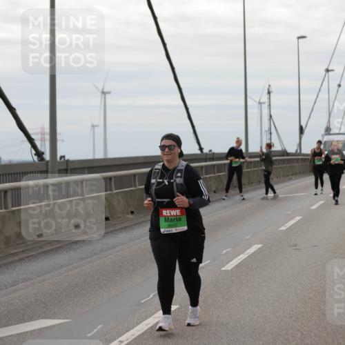03.10.2025 - Köhlbrandbrückenlauf Jannik Wohlers http://msf.ph/oto/9137338 03.10.2025 16:07:35 Position 1 8510 meine-sportfotos.de