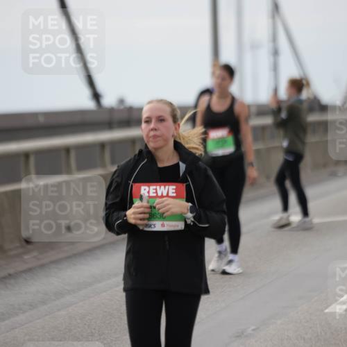 03.10.2025 - Köhlbrandbrückenlauf Jannik Wohlers http://msf.ph/oto/9137359 03.10.2025 16:07:40 Position 1 8630 meine-sportfotos.de