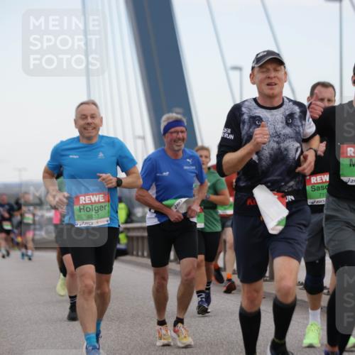 03.10.2025 - Köhlbrandbrückenlauf Jannik Wohlers http://msf.ph/oto/9137360 03.10.2025 15:25:04 Position 1 8813, 9010, 719 meine-sportfotos.de