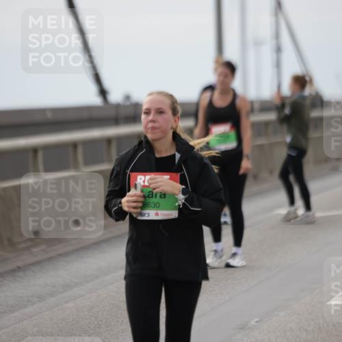 03.10.2025 - Köhlbrandbrückenlauf Jannik Wohlers http://msf.ph/oto/9137362 03.10.2025 16:07:40 Position 1 8630, 3 meine-sportfotos.de