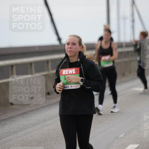 03.10.2025 - Köhlbrandbrückenlauf Jannik Wohlers http://msf.ph/oto/9137375 03.10.2025 16:07:40 Position 1 80 meine-sportfotos.de