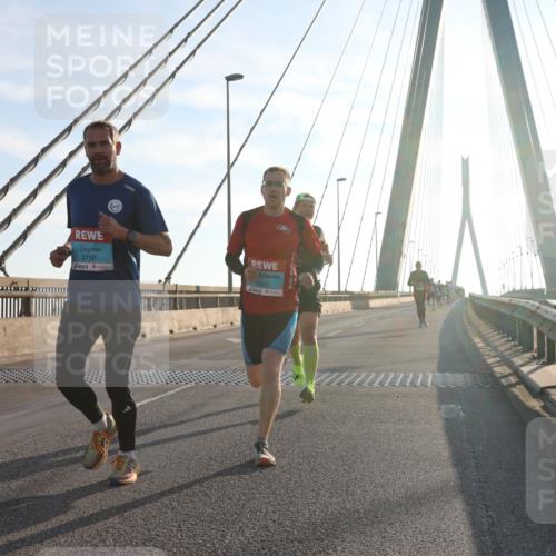 03.10.2025 - Köhlbrandbrückenlauf Yannick Fuchs http://msf.ph/oto/9137380 03.10.2025 08:21:17 Position 2 3756, 3490 meine-sportfotos.de