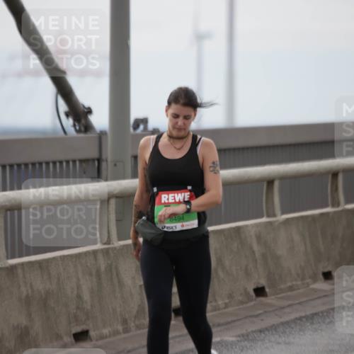 03.10.2025 - Köhlbrandbrückenlauf Jannik Wohlers http://msf.ph/oto/9137467 03.10.2025 16:07:46 Position 1 8494 meine-sportfotos.de