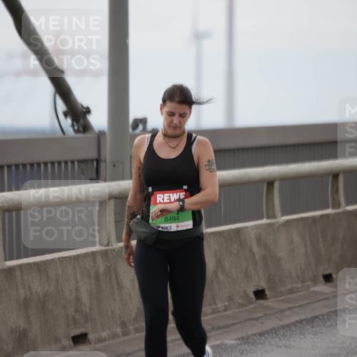 03.10.2025 - Köhlbrandbrückenlauf Jannik Wohlers http://msf.ph/oto/9137470 03.10.2025 16:07:46 Position 1 8494 meine-sportfotos.de
