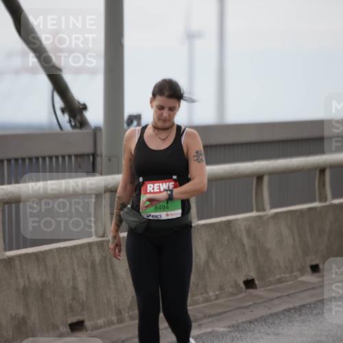 03.10.2025 - Köhlbrandbrückenlauf Jannik Wohlers http://msf.ph/oto/9137475 03.10.2025 16:07:46 Position 1 8494 meine-sportfotos.de