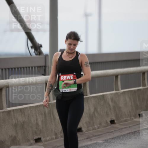 03.10.2025 - Köhlbrandbrückenlauf Jannik Wohlers http://msf.ph/oto/9137489 03.10.2025 16:07:46 Position 1 494 meine-sportfotos.de