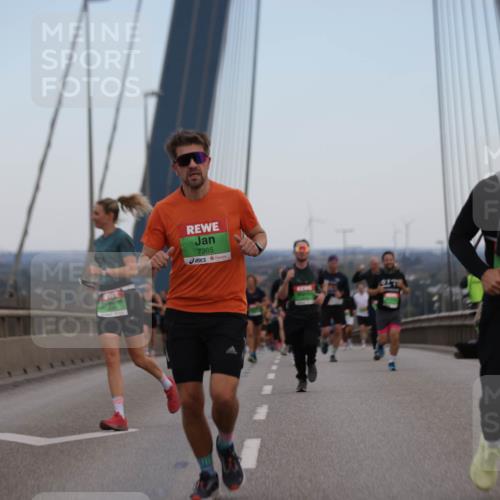 03.10.2025 - Köhlbrandbrückenlauf Jannik Wohlers http://msf.ph/oto/9137516 03.10.2025 15:25:07 Position 1 7365, 017, 133 meine-sportfotos.de