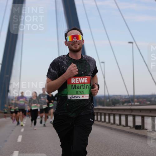 03.10.2025 - Köhlbrandbrückenlauf Jannik Wohlers http://msf.ph/oto/9137702 03.10.2025 15:25:13 Position 1 8769 meine-sportfotos.de