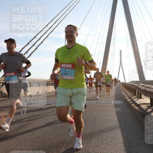 03.10.2025 - Köhlbrandbrückenlauf Yannick Fuchs http://msf.ph/oto/9137741 03.10.2025 08:21:45 Position 2 3785, 3841 meine-sportfotos.de