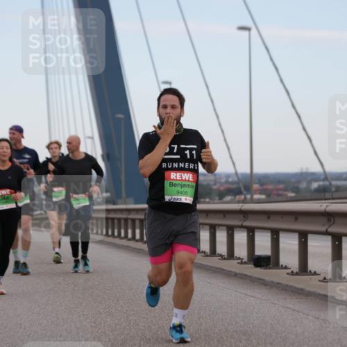 03.10.2025 - Köhlbrandbrückenlauf Jannik Wohlers http://msf.ph/oto/9137749 03.10.2025 15:25:15 Position 1 11, 9405 meine-sportfotos.de