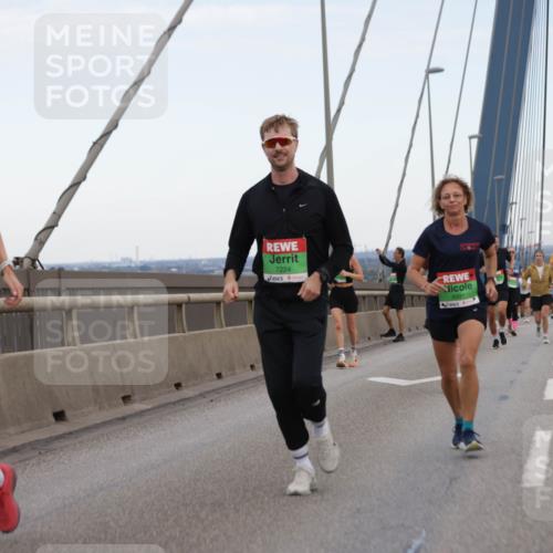 03.10.2025 - Köhlbrandbrückenlauf Jannik Wohlers http://msf.ph/oto/9137871 03.10.2025 15:25:19 Position 1 9347, 7224, 8991 meine-sportfotos.de