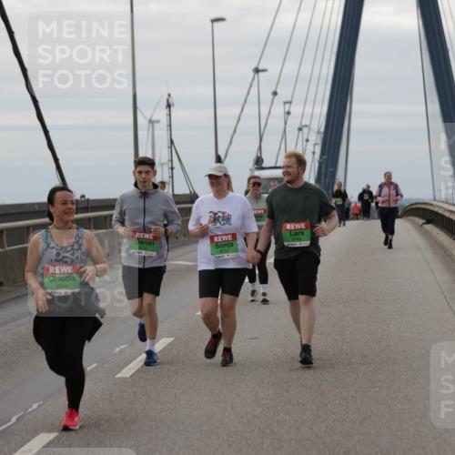 03.10.2025 - Köhlbrandbrückenlauf Jannik Wohlers http://msf.ph/oto/9137894 03.10.2025 16:08:06 Position 1 9554, 8751, 8749 meine-sportfotos.de