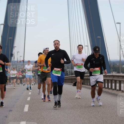 03.10.2025 - Köhlbrandbrückenlauf Jannik Wohlers http://msf.ph/oto/9137974 03.10.2025 15:25:22 Position 1 9744, 9299, 9634 meine-sportfotos.de