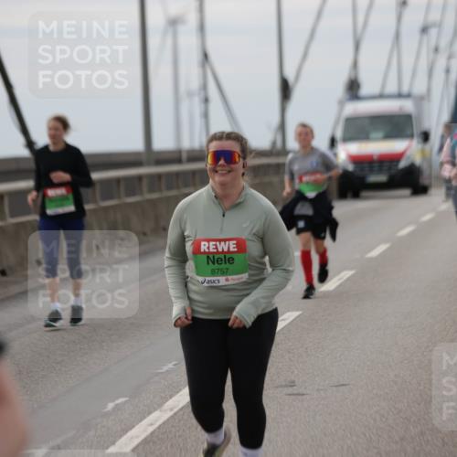 03.10.2025 - Köhlbrandbrückenlauf Jannik Wohlers http://msf.ph/oto/9138044 03.10.2025 16:08:10 Position 1 8757 meine-sportfotos.de