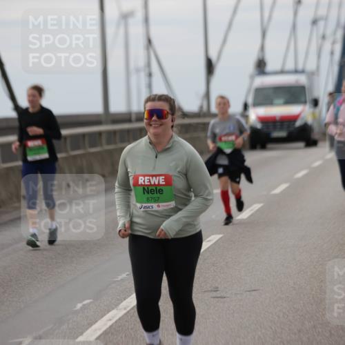 03.10.2025 - Köhlbrandbrückenlauf Jannik Wohlers http://msf.ph/oto/9138048 03.10.2025 16:08:10 Position 1 8757 meine-sportfotos.de