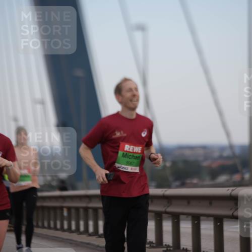 03.10.2025 - Köhlbrandbrückenlauf Jannik Wohlers http://msf.ph/oto/9138052 03.10.2025 15:28:11 Position 1 9068, 9067 meine-sportfotos.de