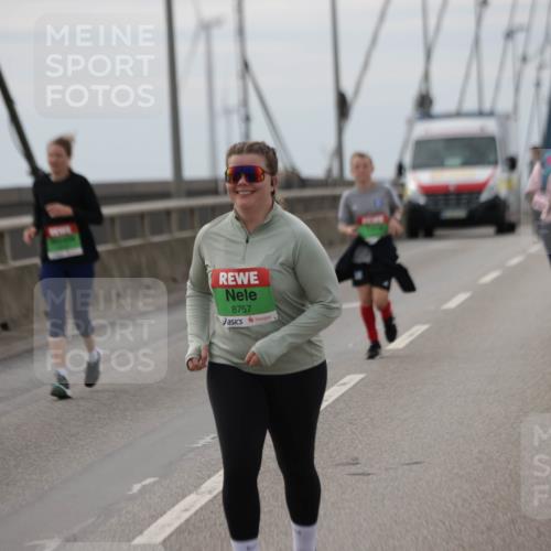 03.10.2025 - Köhlbrandbrückenlauf Jannik Wohlers http://msf.ph/oto/9138055 03.10.2025 16:08:10 Position 1 8757 meine-sportfotos.de