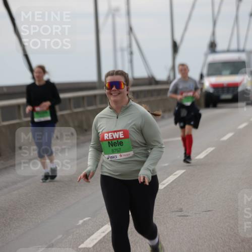 03.10.2025 - Köhlbrandbrückenlauf Jannik Wohlers http://msf.ph/oto/9138068 03.10.2025 16:08:10 Position 1 8757 meine-sportfotos.de