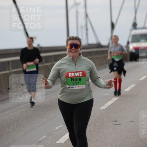 03.10.2025 - Köhlbrandbrückenlauf Jannik Wohlers http://msf.ph/oto/9138086 03.10.2025 16:08:11 Position 1 8757 meine-sportfotos.de