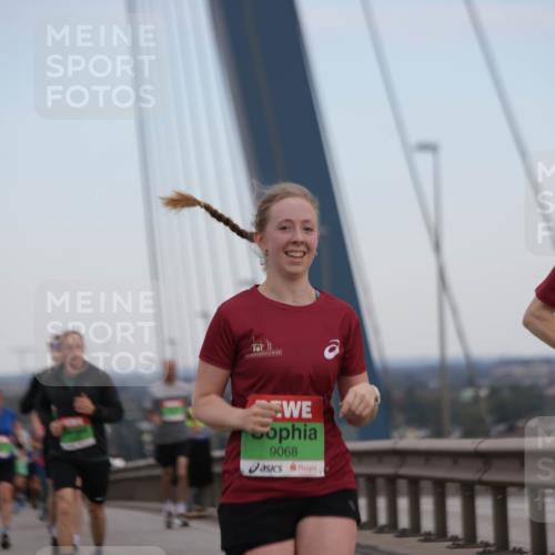 03.10.2025 - Köhlbrandbrückenlauf Jannik Wohlers http://msf.ph/oto/9138119 03.10.2025 15:28:13 Position 1 9068, 9067 meine-sportfotos.de
