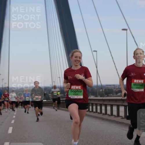 03.10.2025 - Köhlbrandbrückenlauf Jannik Wohlers http://msf.ph/oto/9138126 03.10.2025 15:28:13 Position 1 9068, 9067 meine-sportfotos.de