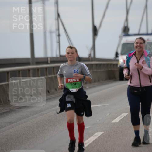 03.10.2025 - Köhlbrandbrückenlauf Jannik Wohlers http://msf.ph/oto/9138131 03.10.2025 16:08:13 Position 1 8421 meine-sportfotos.de