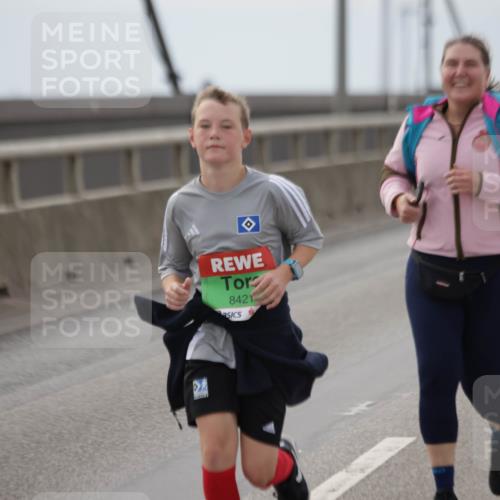 03.10.2025 - Köhlbrandbrückenlauf Jannik Wohlers http://msf.ph/oto/9138166 03.10.2025 16:08:15 Position 1 8421 meine-sportfotos.de
