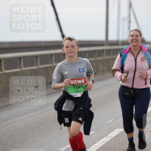 03.10.2025 - Köhlbrandbrückenlauf Jannik Wohlers http://msf.ph/oto/9138177 03.10.2025 16:08:15 Position 1 8421 meine-sportfotos.de