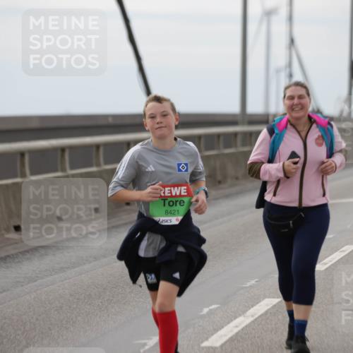 03.10.2025 - Köhlbrandbrückenlauf Jannik Wohlers http://msf.ph/oto/9138184 03.10.2025 16:08:15 Position 1 8421 meine-sportfotos.de