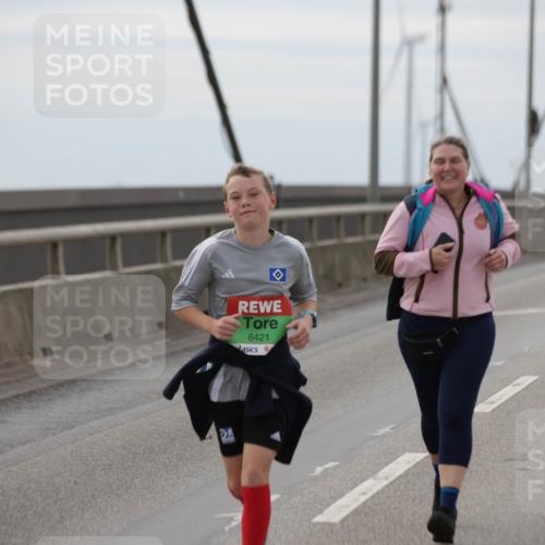 03.10.2025 - Köhlbrandbrückenlauf Jannik Wohlers http://msf.ph/oto/9138188 03.10.2025 16:08:15 Position 1 8421 meine-sportfotos.de