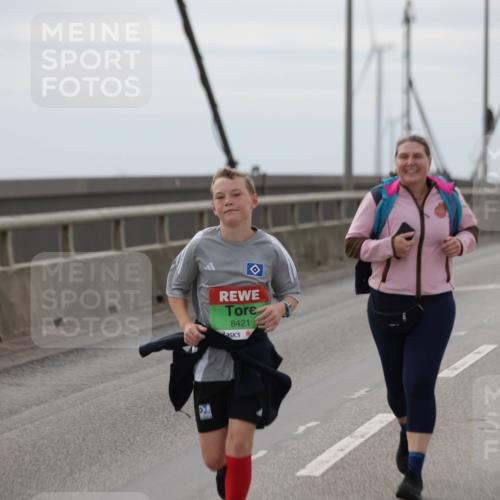03.10.2025 - Köhlbrandbrückenlauf Jannik Wohlers http://msf.ph/oto/9138190 03.10.2025 16:08:15 Position 1 8421 meine-sportfotos.de
