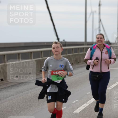 03.10.2025 - Köhlbrandbrückenlauf Jannik Wohlers http://msf.ph/oto/9138194 03.10.2025 16:08:15 Position 1 8421 meine-sportfotos.de