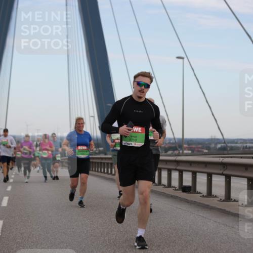 03.10.2025 - Köhlbrandbrückenlauf Jannik Wohlers http://msf.ph/oto/9138274 03.10.2025 15:28:20 Position 1 521, 9710 meine-sportfotos.de