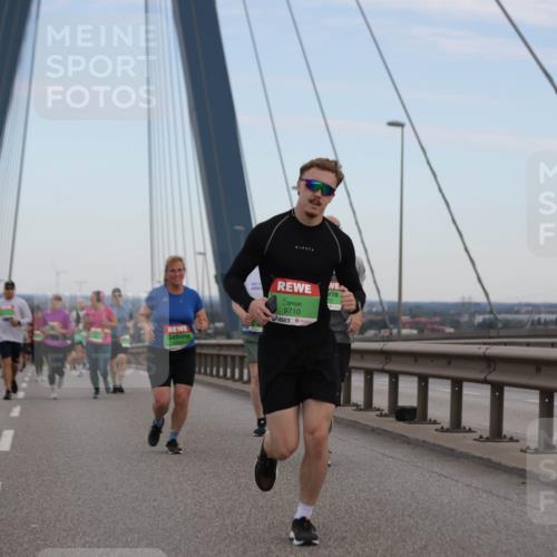 03.10.2025 - Köhlbrandbrückenlauf Jannik Wohlers http://msf.ph/oto/9138280 03.10.2025 15:28:20 Position 1 9710 meine-sportfotos.de