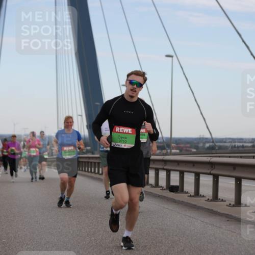 03.10.2025 - Köhlbrandbrückenlauf Jannik Wohlers http://msf.ph/oto/9138284 03.10.2025 15:28:20 Position 1 9710 meine-sportfotos.de