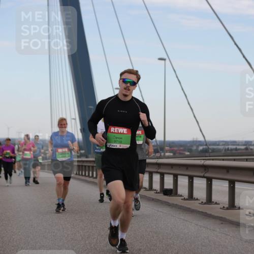 03.10.2025 - Köhlbrandbrückenlauf Jannik Wohlers http://msf.ph/oto/9138287 03.10.2025 15:28:20 Position 1 9710 meine-sportfotos.de