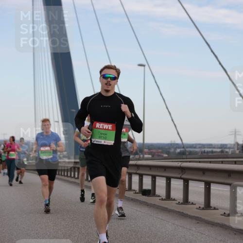 03.10.2025 - Köhlbrandbrückenlauf Jannik Wohlers http://msf.ph/oto/9138295 03.10.2025 15:28:20 Position 1 9710 meine-sportfotos.de
