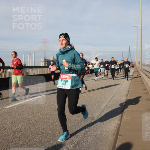 03.10.2025 - Köhlbrandbrückenlauf Lena Gebhardt http://msf.ph/oto/9138299 03.10.2025 09:56:01 Position 2 2953 meine-sportfotos.de