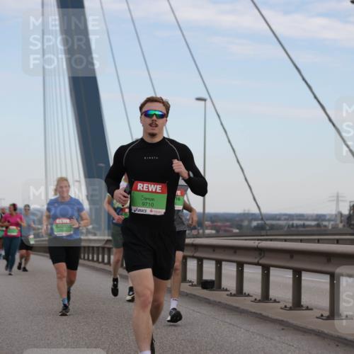 03.10.2025 - Köhlbrandbrückenlauf Jannik Wohlers http://msf.ph/oto/9138300 03.10.2025 15:28:20 Position 1 9710 meine-sportfotos.de
