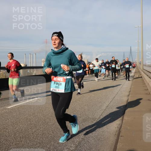 03.10.2025 - Köhlbrandbrückenlauf Lena Gebhardt http://msf.ph/oto/9138305 03.10.2025 09:56:01 Position 2 2953 meine-sportfotos.de