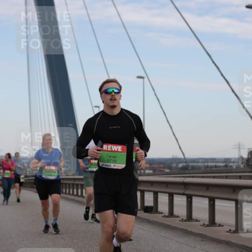 03.10.2025 - Köhlbrandbrückenlauf Jannik Wohlers http://msf.ph/oto/9138313 03.10.2025 15:28:20 Position 1 9710 meine-sportfotos.de