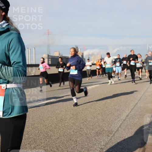 03.10.2025 - Köhlbrandbrückenlauf Lena Gebhardt http://msf.ph/oto/9138315 03.10.2025 09:56:01 Position 2 2953 meine-sportfotos.de